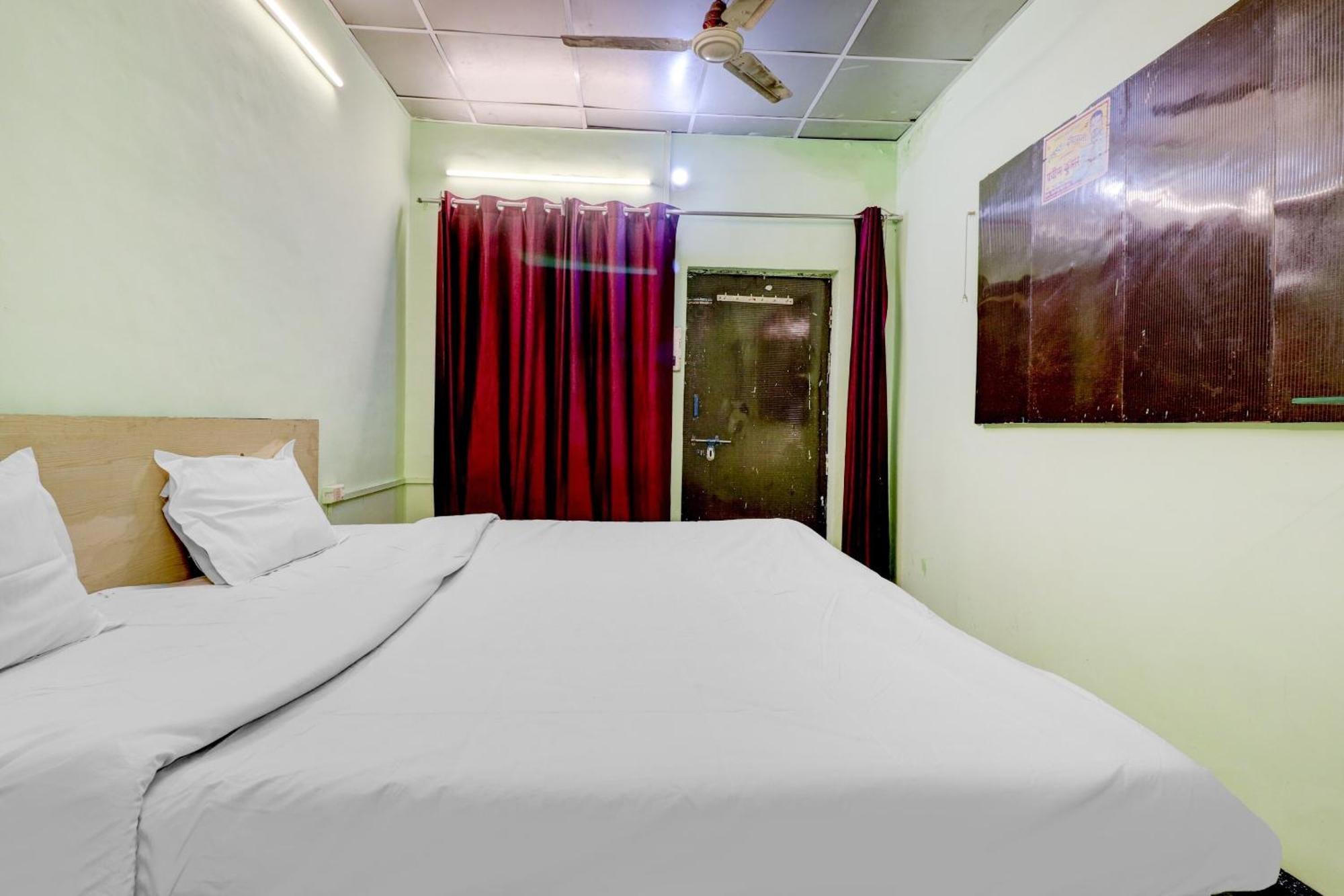 Hotel O Shree Radha Guest House Джханси Экстерьер фото