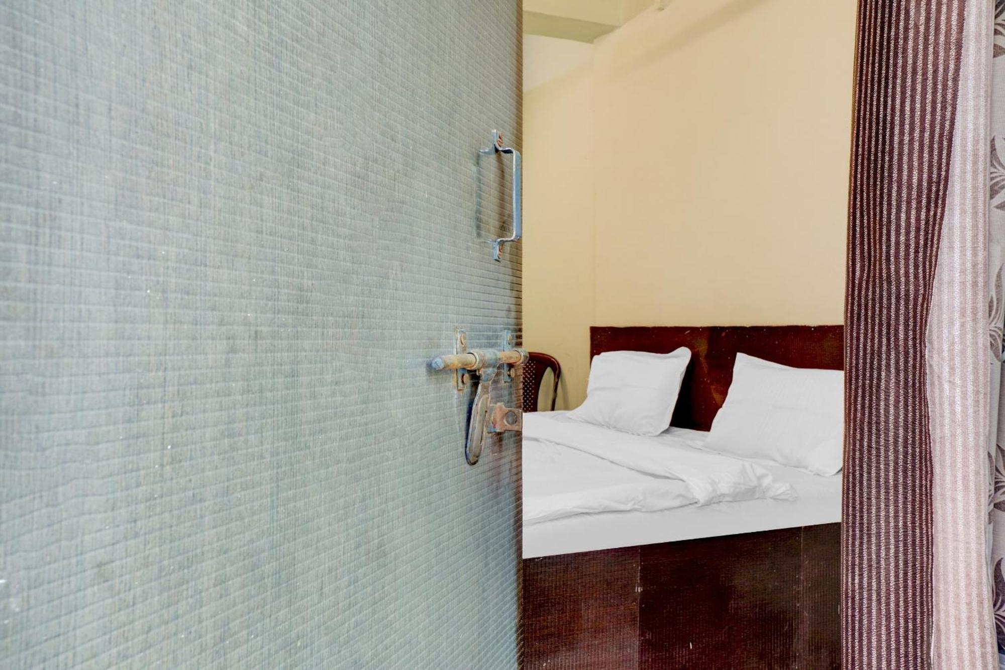 Hotel O Shree Radha Guest House Джханси Экстерьер фото