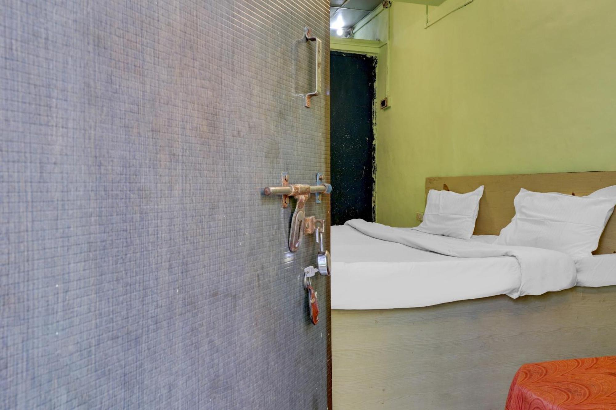 Hotel O Shree Radha Guest House Джханси Экстерьер фото